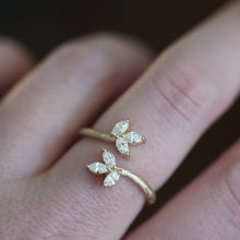 Load image into Gallery viewer, 14K Yellow Gold and Diamond Pothos Ring
