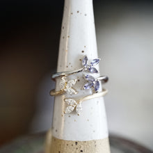 Load image into Gallery viewer, 14K Yellow Gold and Diamond Pothos Ring
